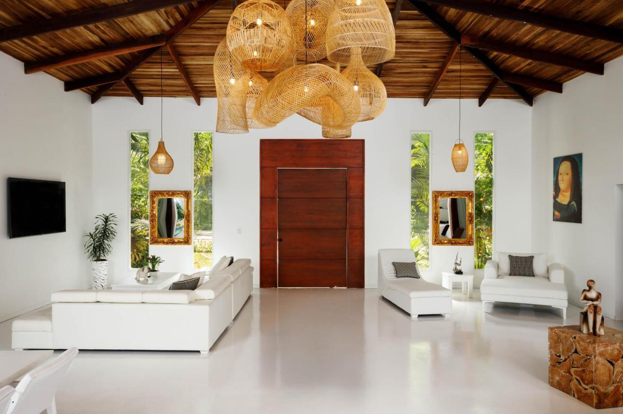 Gigi Brown Villa Frida Beachfront Puerto Viejo de Talamanca Экстерьер фото