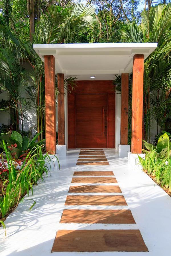 Gigi Brown Villa Frida Beachfront Puerto Viejo de Talamanca Экстерьер фото