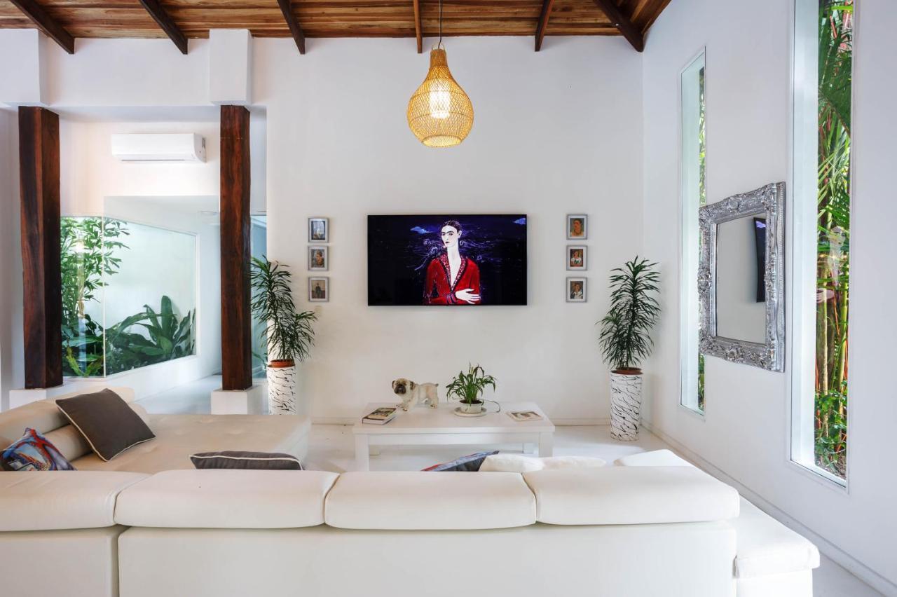 Gigi Brown Villa Frida Beachfront Puerto Viejo de Talamanca Экстерьер фото